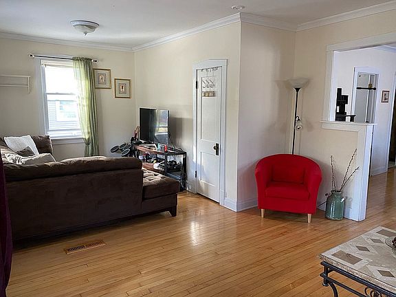 4th image of 1672 Van Buren Ave