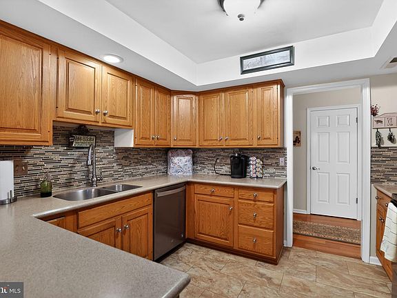 3rd image of 838 Jefferson Way #838