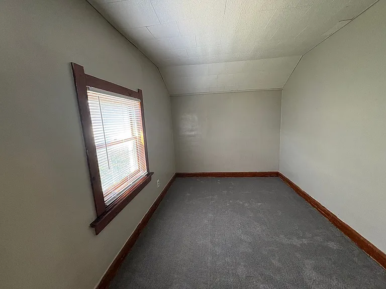 1489 Berdan Ave — Photo 8