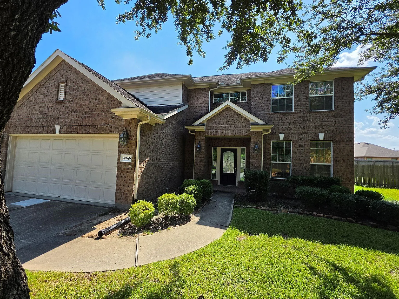 4 bed, 2.5 bath, 2743 sqft, $2,750 — Photo 2