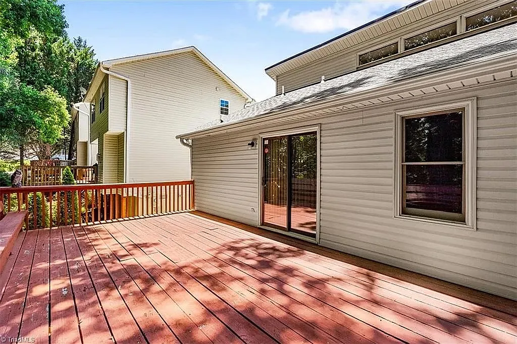 3 bed, 1717 sqft, $2,100 — Photo 4
