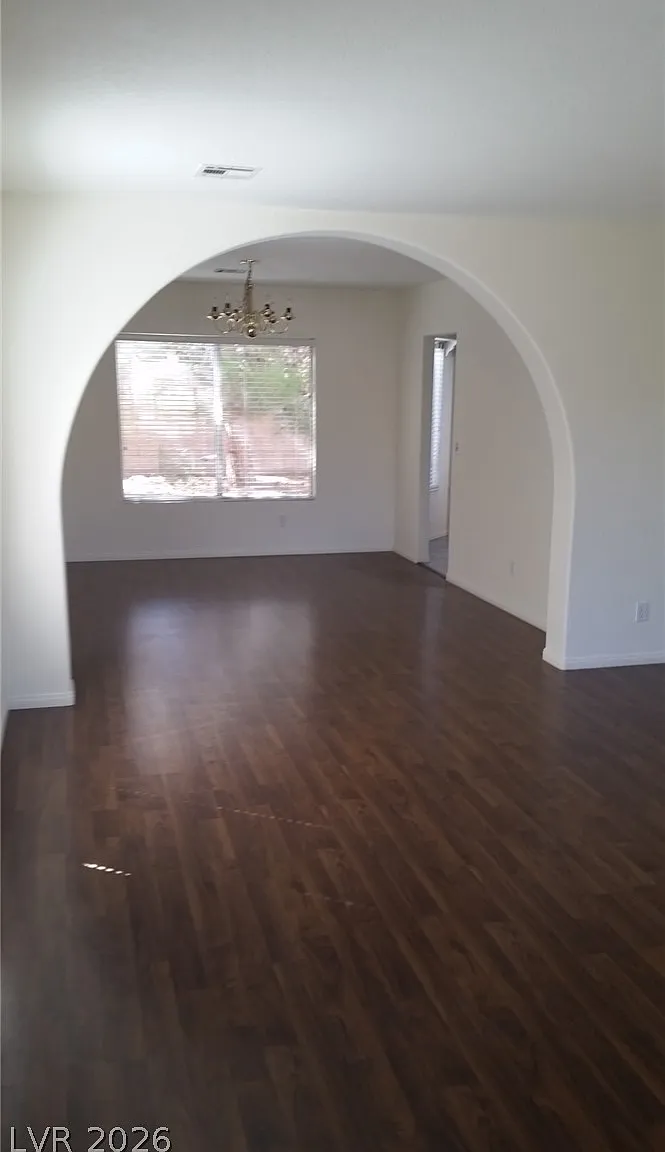 5 bed, 3.0 bath, 3064 sqft, $2,950 — Photo 2