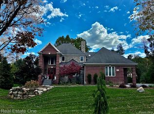 960 Hill Hollow Ln, Milford, MI