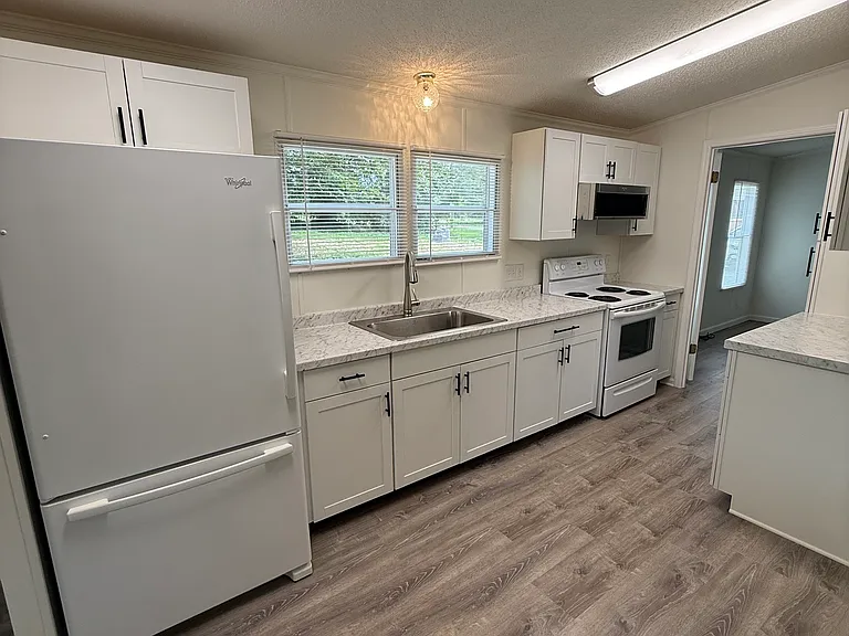 172 School House Rd — Photo 4