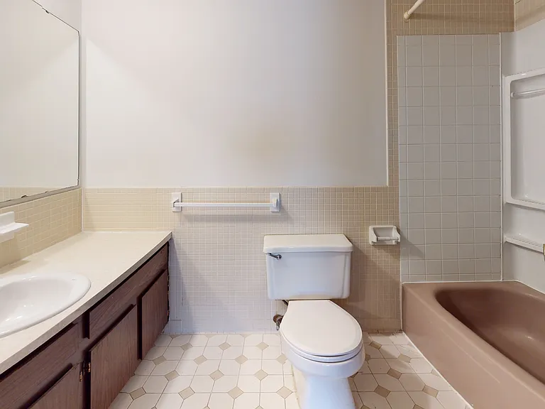 Whitehall Apartments — Photo 13