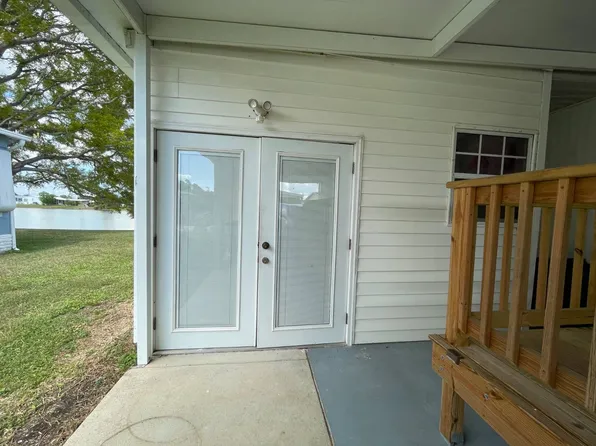 828 Calamondin Ct, North Fort Myers, FL 33917