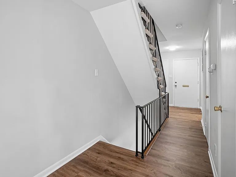 5128 Cliffhaven Dr — Photo 7