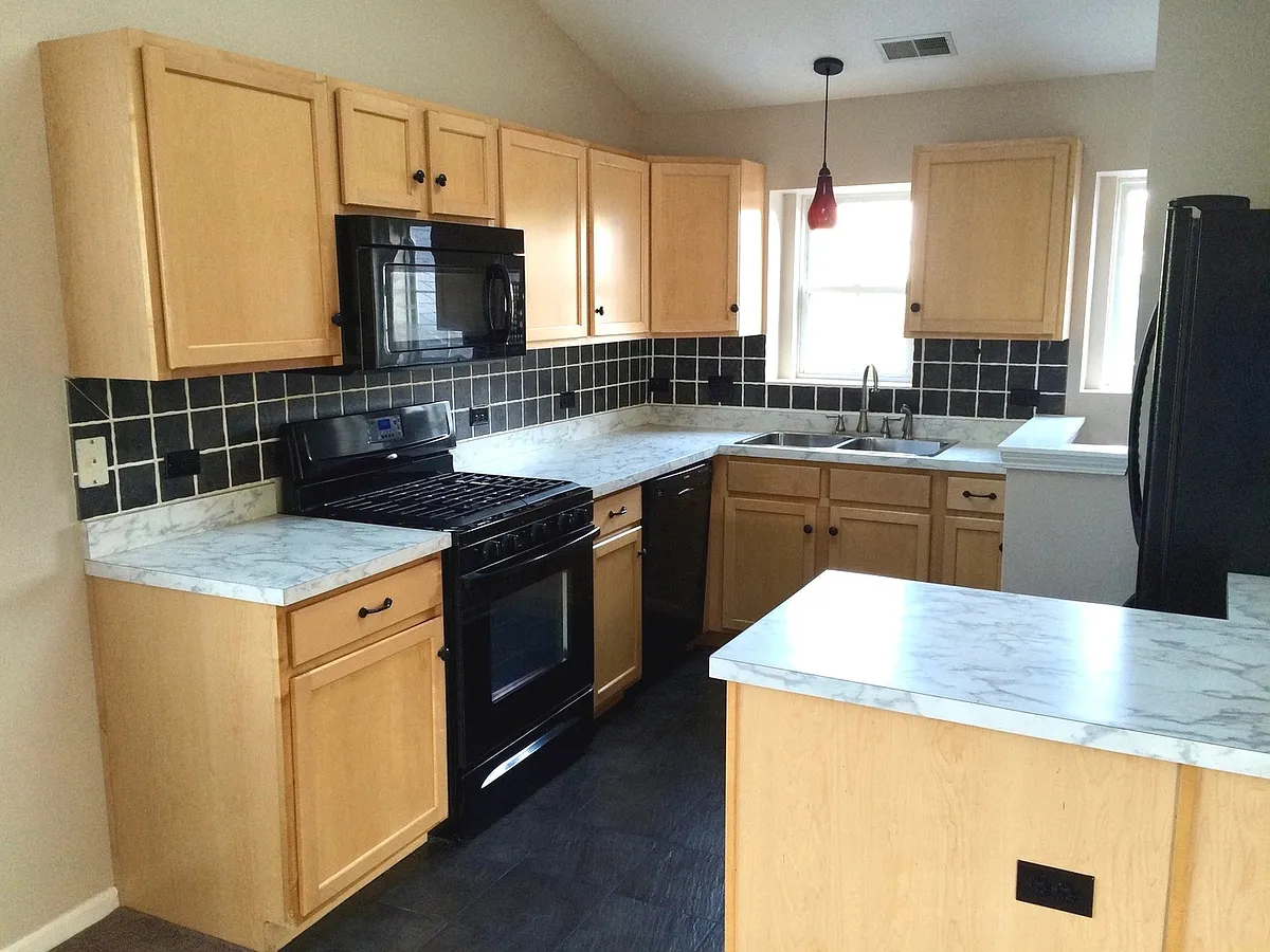 Building Photo - 2919 Rutland Cir #201