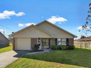 962 Birchfield Dr, Hinesville, GA 31313