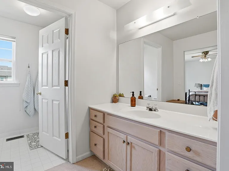 468 Berkshire Dr — Photo 6