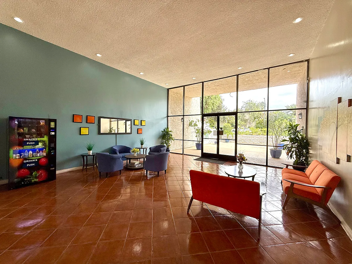 Building Photo - 1401 Valley View Rd #129
