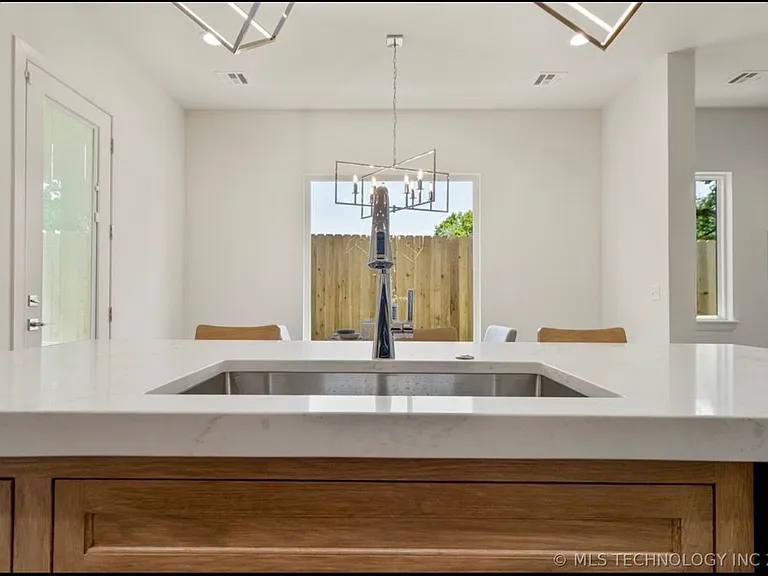1501 N 1st St — Photo 13