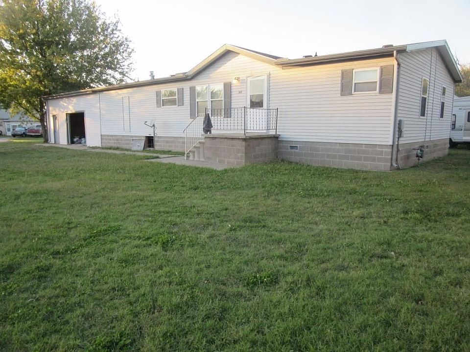 1st image of 203 W Clyde St