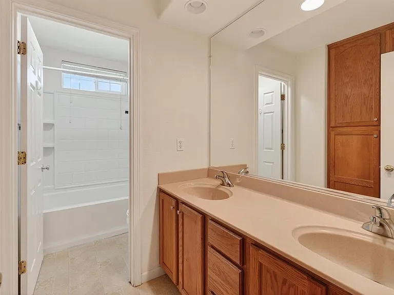 1305 Derby Dr — Photo 12