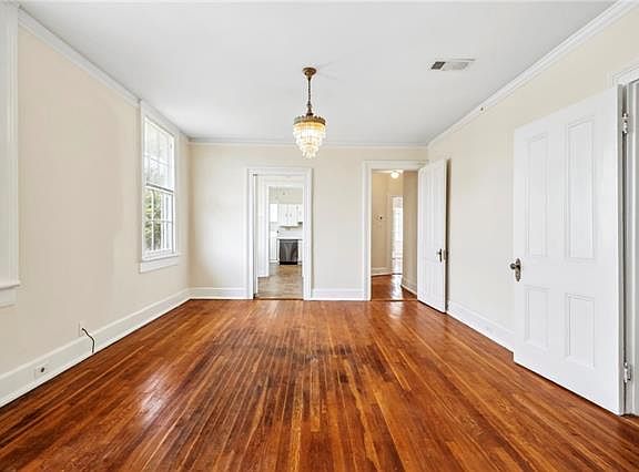 4th image of 1729 Marengo St
