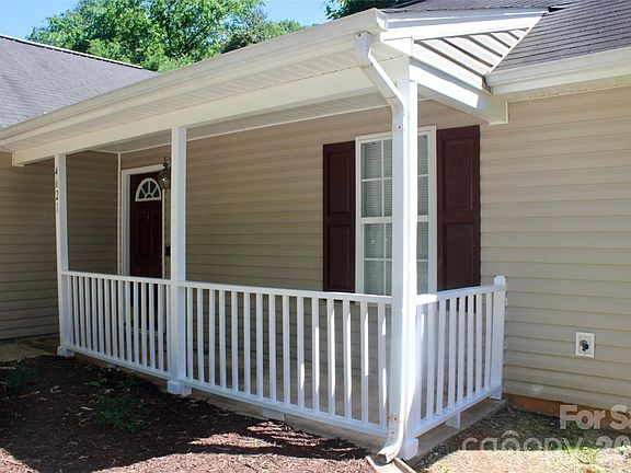 3rd image of 4621 Victory Ln