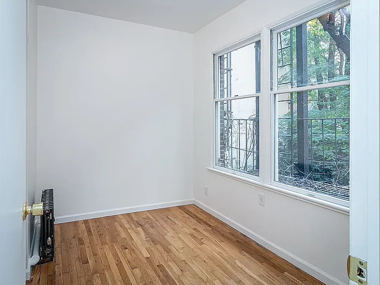 222 W 16th St #1S — Photo 3