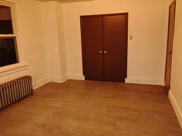 509 W Green St — Photo 8