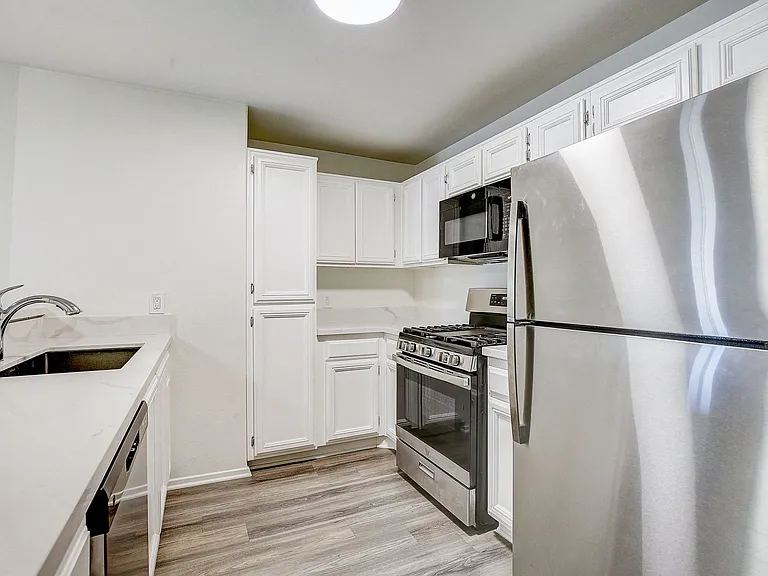 Toscana Apartments — Photo 16