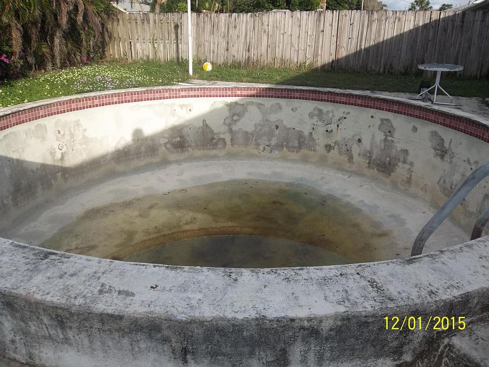 2nd image of 4321 Crestdale St
