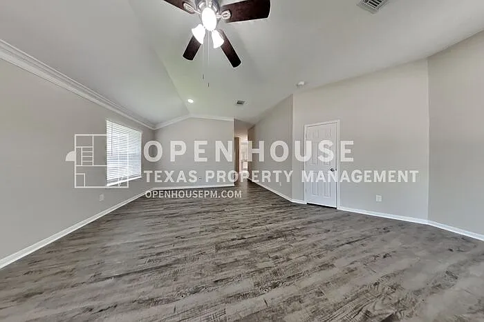 4 bed, 2.0 bath, 2106 sqft, $2,250 — Photo 2