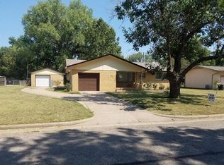 754 N Chickadee Ln, Wichita, KS 67212
