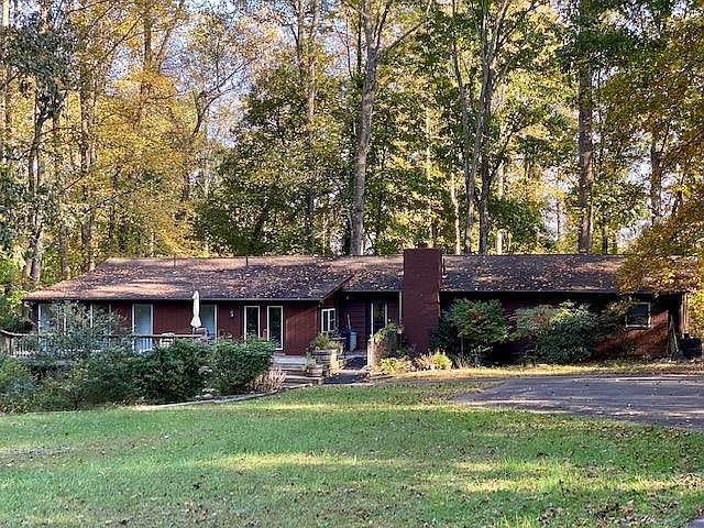 1st image of 576 N Lakeshore Dr