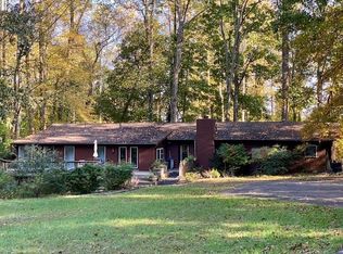 576 N Lakeshore Dr, Louisa, VA 23093