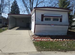 135 Whippoorwill Ln, Rochester Hills, MI 48309