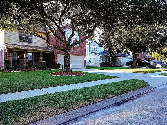 3rd image of 8009 Fallen Oak Ln