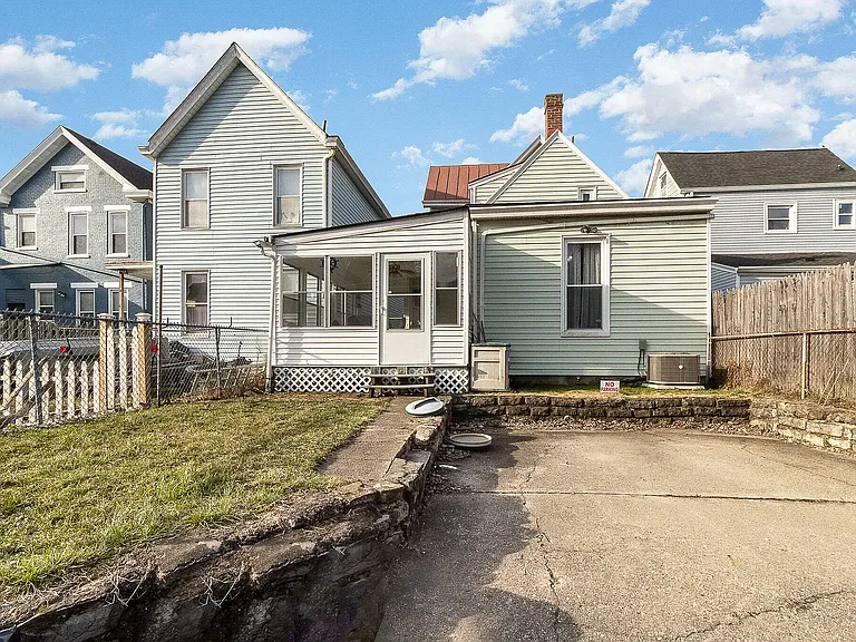 447 Washington Ave #A — Photo 8