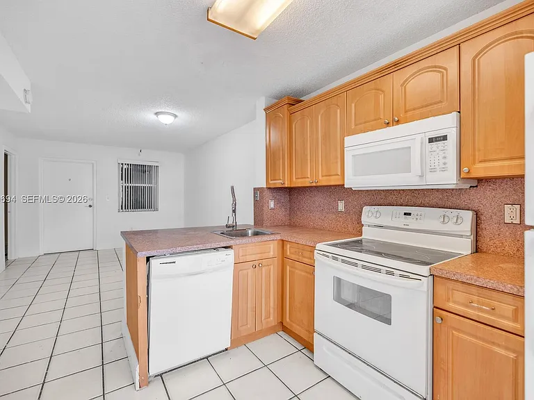 2575 SW 27th Ave #111 — Photo 6