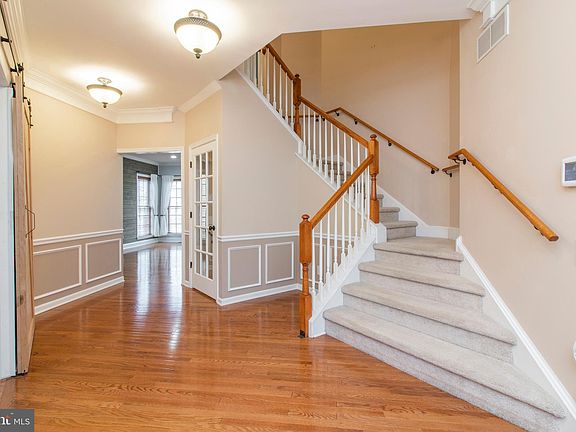3rd image of 326 Elmhurst Dr