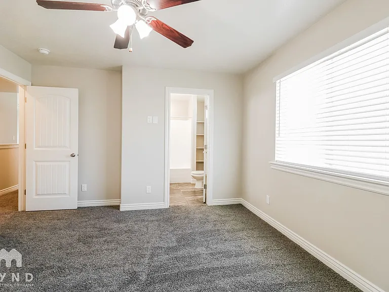 2251 E Maple Dr — Photo 6