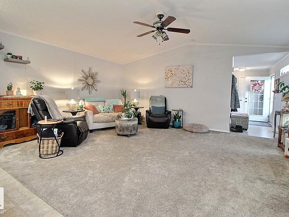5th image of 417 Oak Wood Cres NW