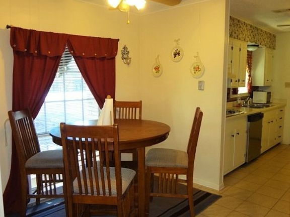2nd image of 816 Parkway Dr