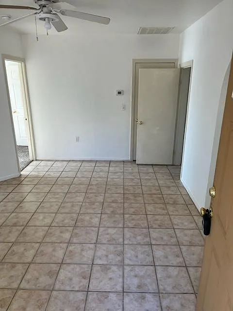 2 bed, 670 sqft, $1,100 — Photo 3