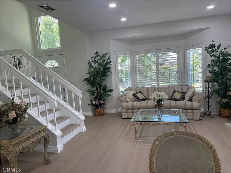 85 Goldenrod — Photo 2