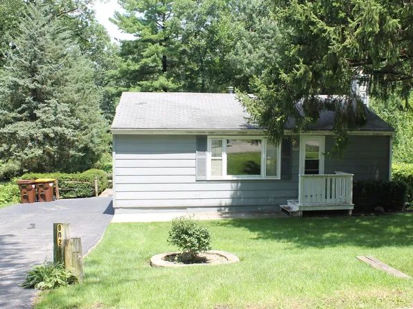 902 Paul St, McHenry, IL 60051