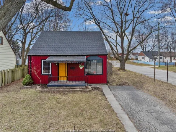 1205 Oak St, Windsor, ON N8X 2B2
