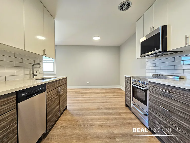 452 W Oakdale — Photo 48