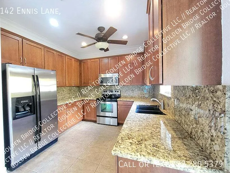 142 Ennis Ln — Photo 2