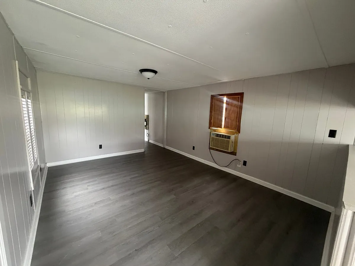 Building Photo - 1110 Walton St #12