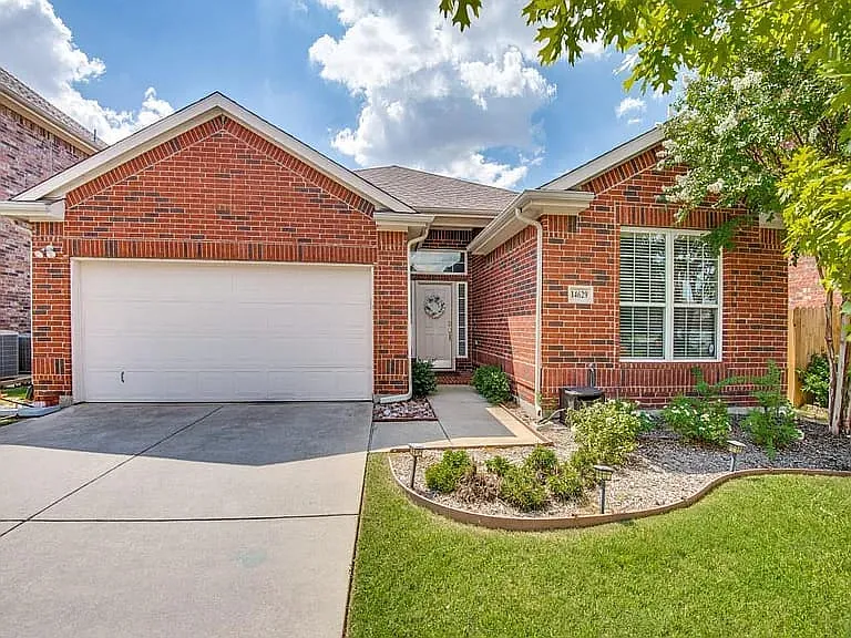 3 bed, 1845 sqft, $2,195 — Photo 1