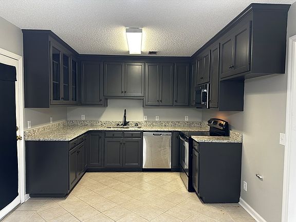 5th image of 135 Carol Cir