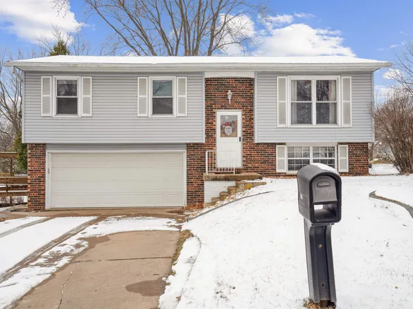 401 Banak Ct, Dubuque, IA 52003