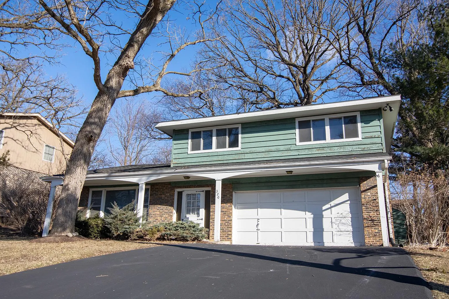 320 W Brentwood Dr photo 1