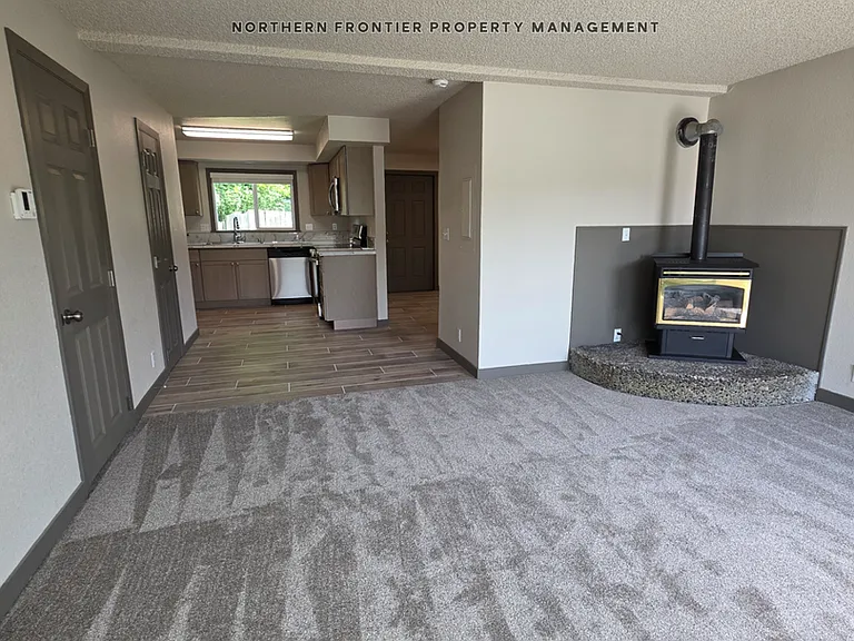 418 SW 4th St — Photo 2