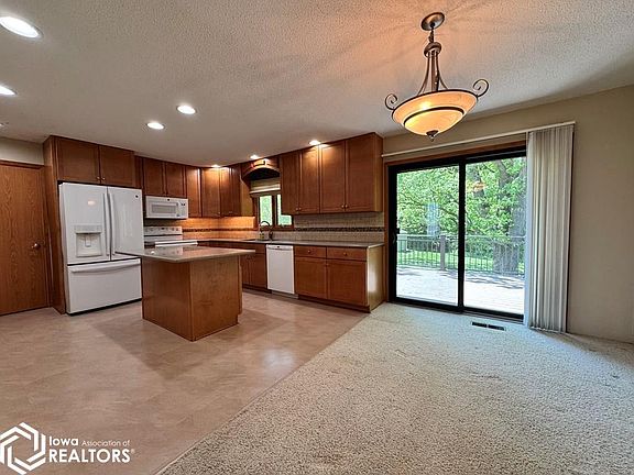 3rd image of 2619 Timberlane Trl