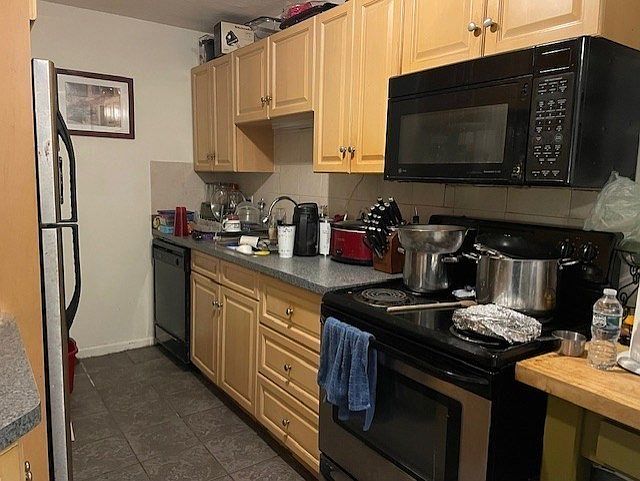 2nd image of 207 Samoset St APT B13